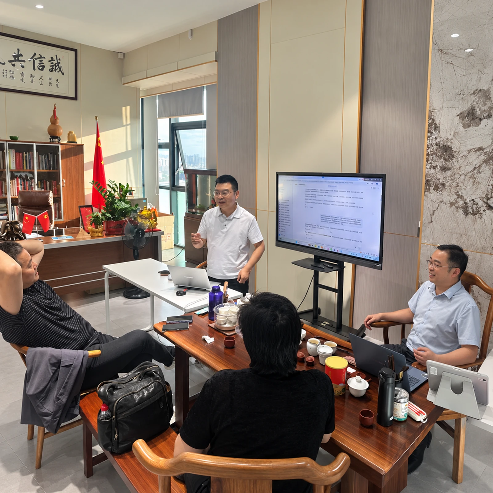 私域服务流程·跟进服务 · 公司提供的现场素材