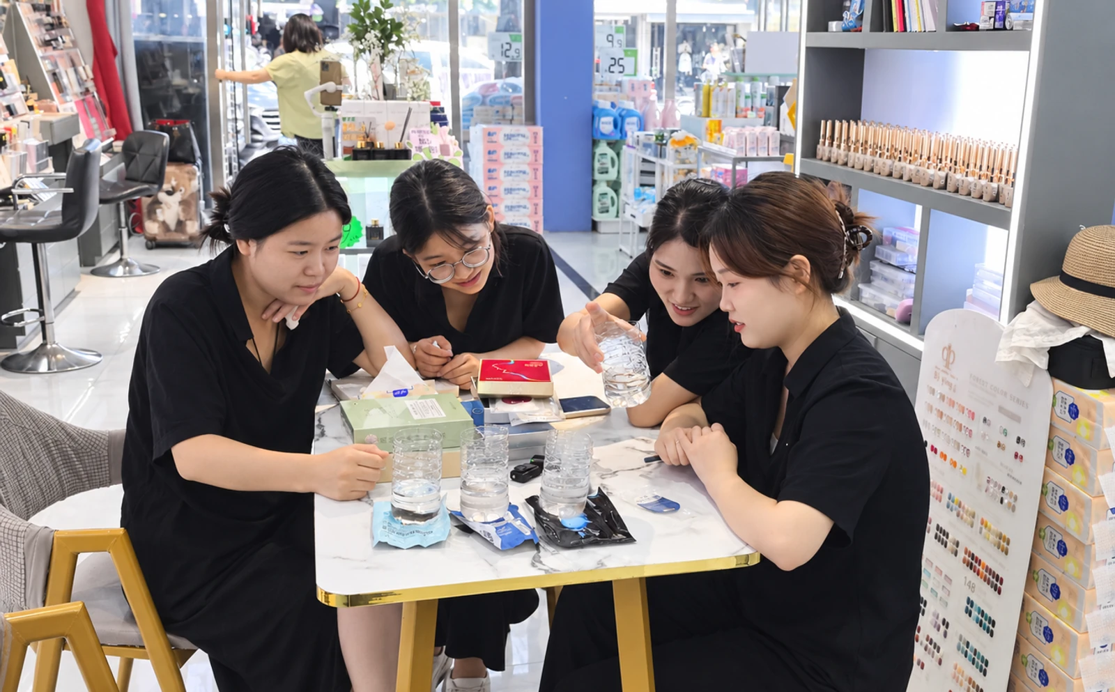 门店经营支持·客户服务 · 公司提供的现场素材