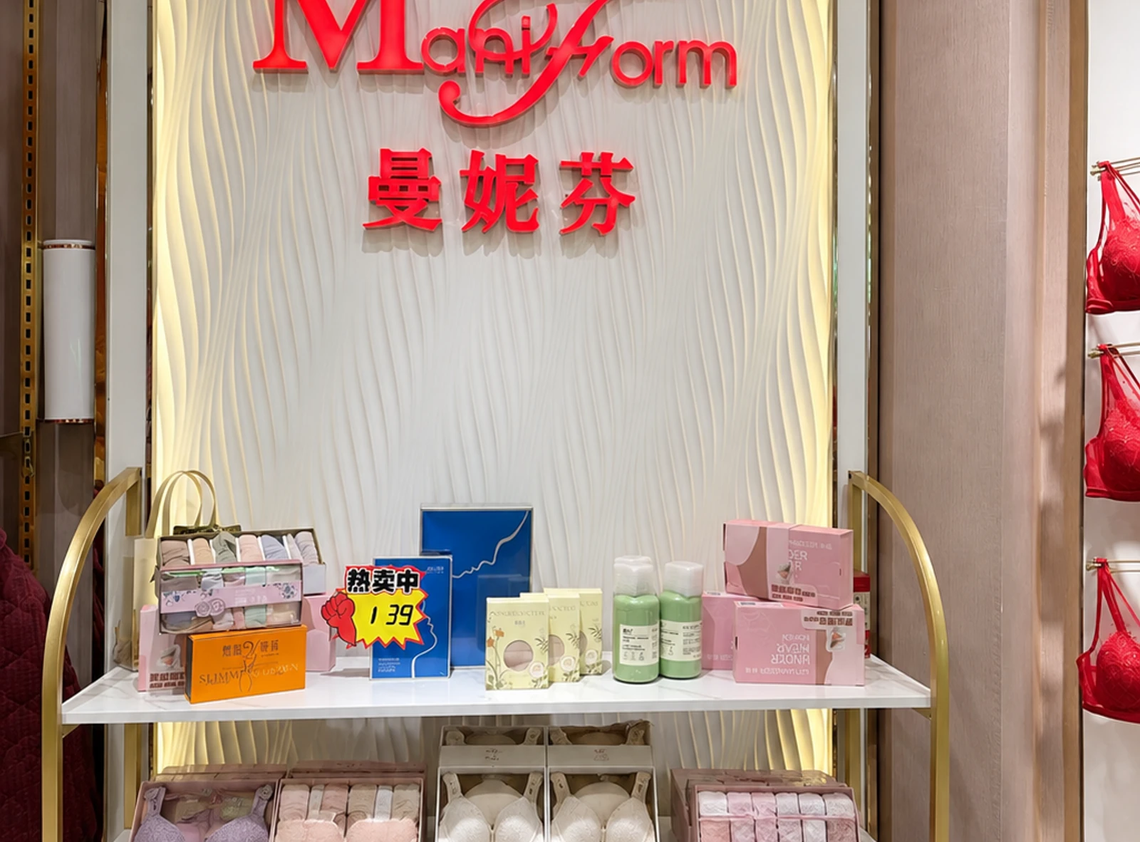 经营内容·持续服务 · 公司提供的现场素材